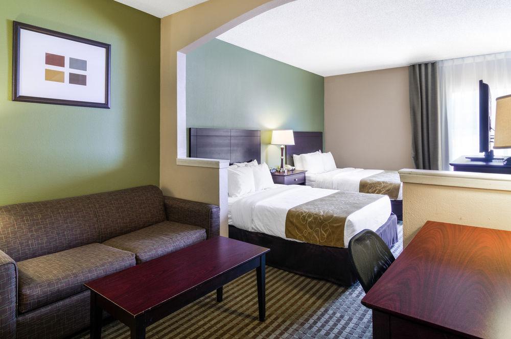 Quality Suites Irving-Las Colinas Екстер'єр фото