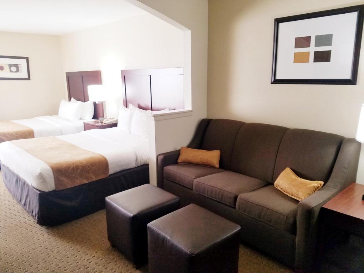 Quality Suites Irving-Las Colinas Екстер'єр фото