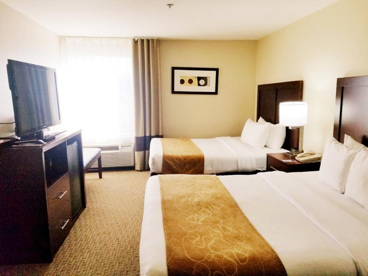 Quality Suites Irving-Las Colinas Екстер'єр фото