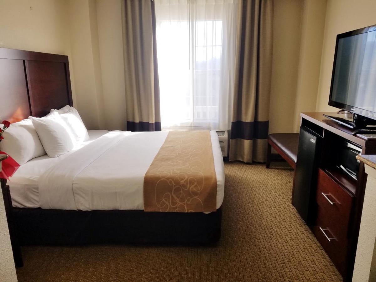 Quality Suites Irving-Las Colinas Екстер'єр фото