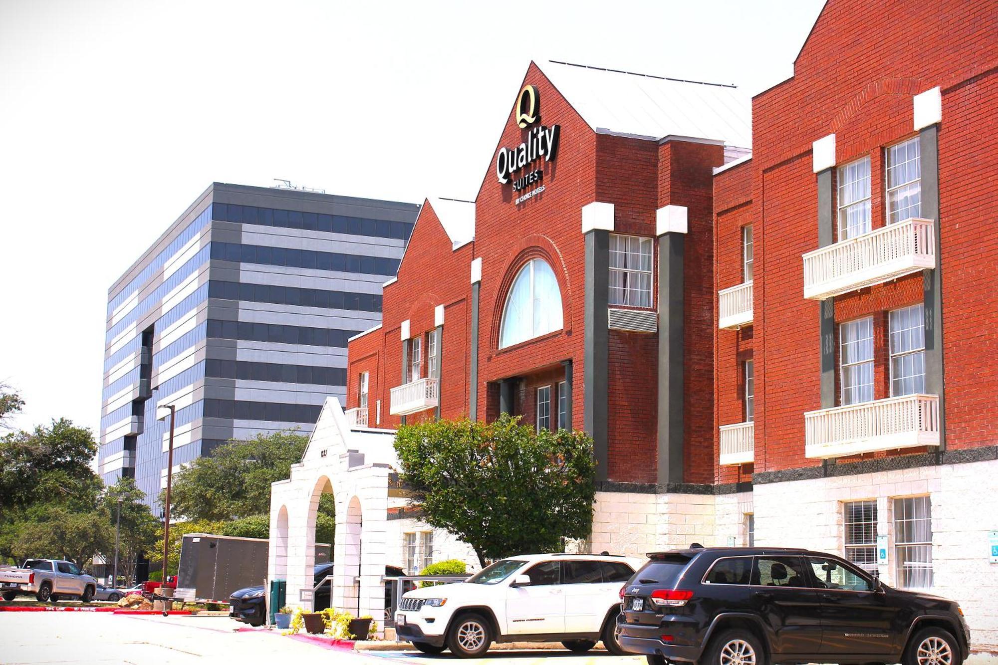 Quality Suites Irving-Las Colinas Екстер'єр фото