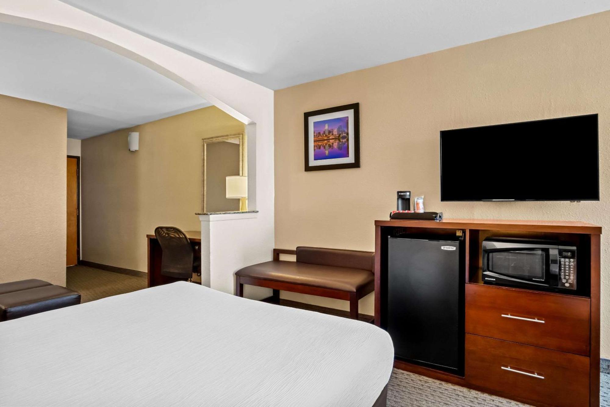 Quality Suites Irving-Las Colinas Екстер'єр фото