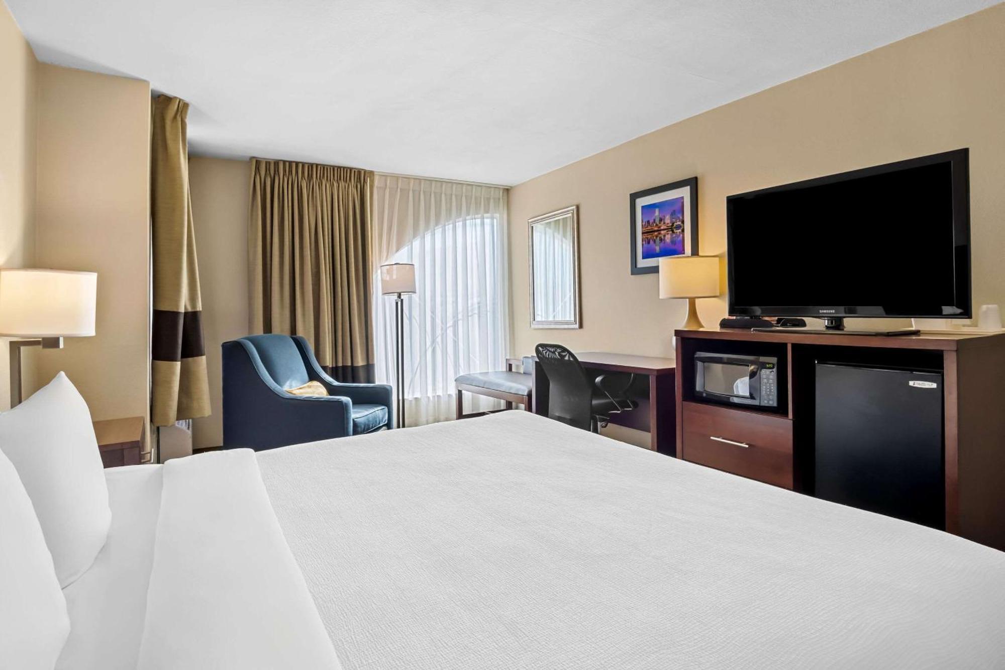 Quality Suites Irving-Las Colinas Екстер'єр фото