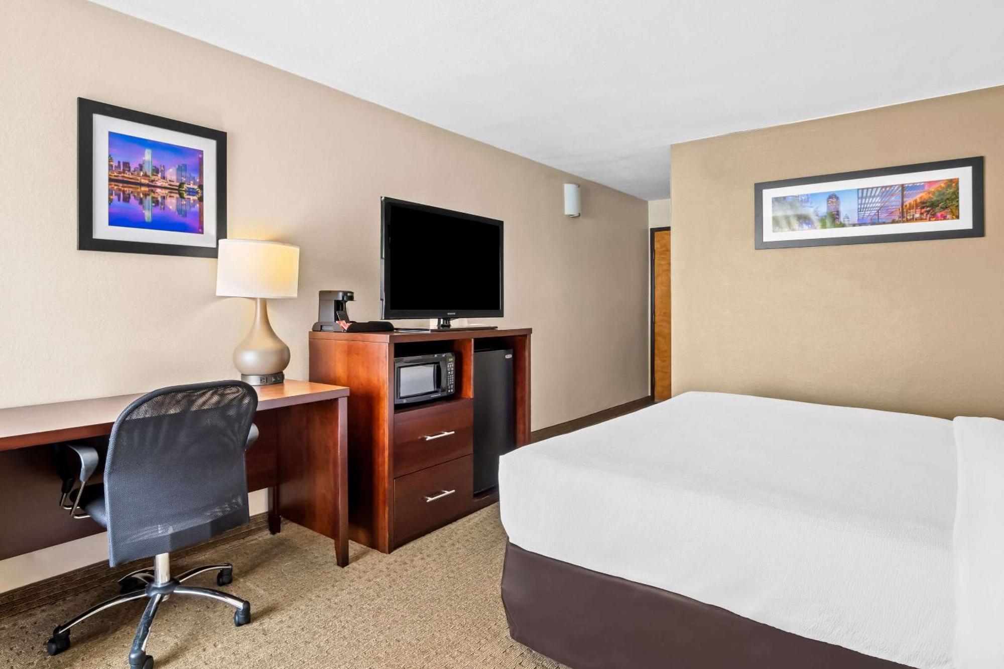 Quality Suites Irving-Las Colinas Екстер'єр фото
