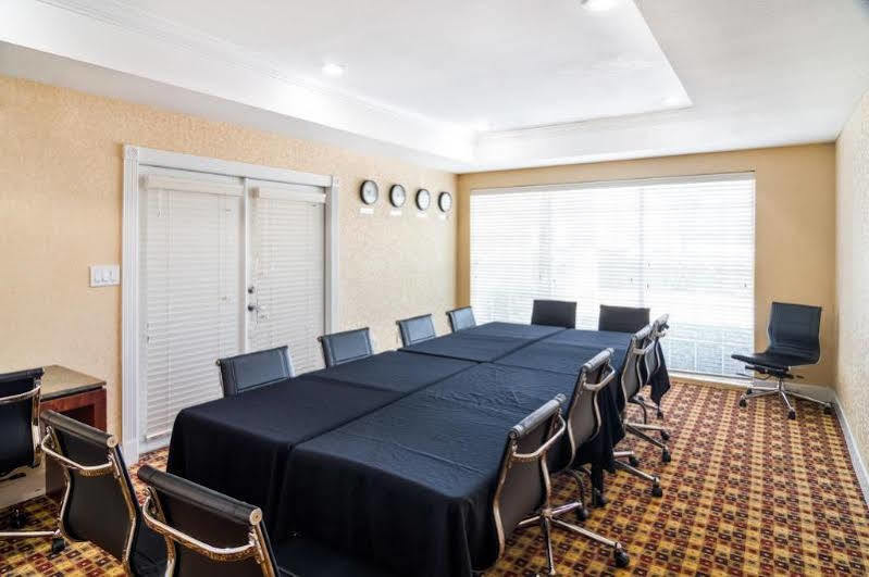 Quality Suites Irving-Las Colinas Екстер'єр фото