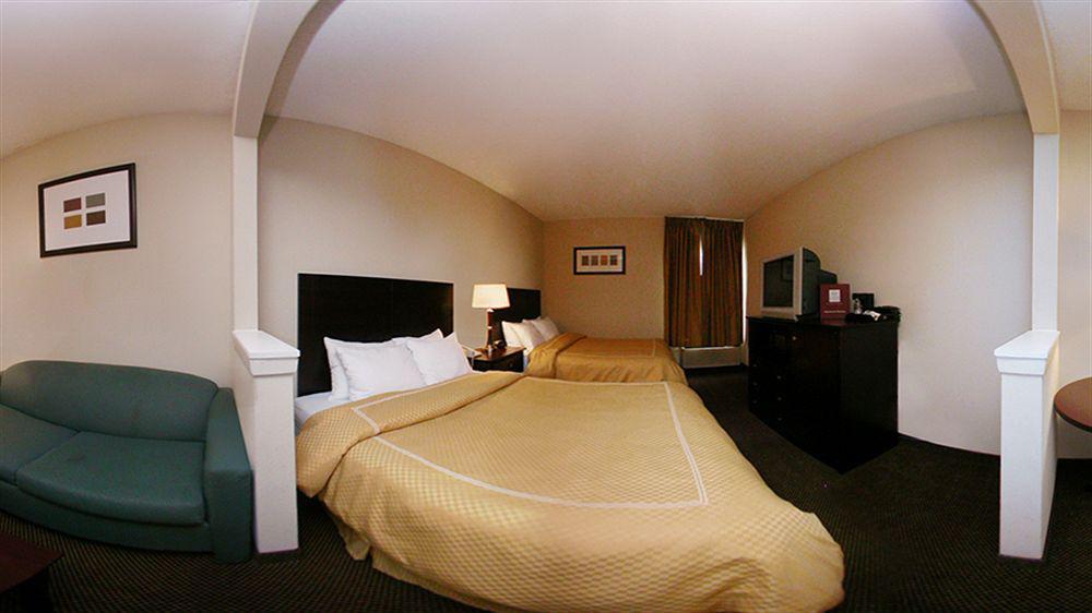 Quality Suites Irving-Las Colinas Екстер'єр фото