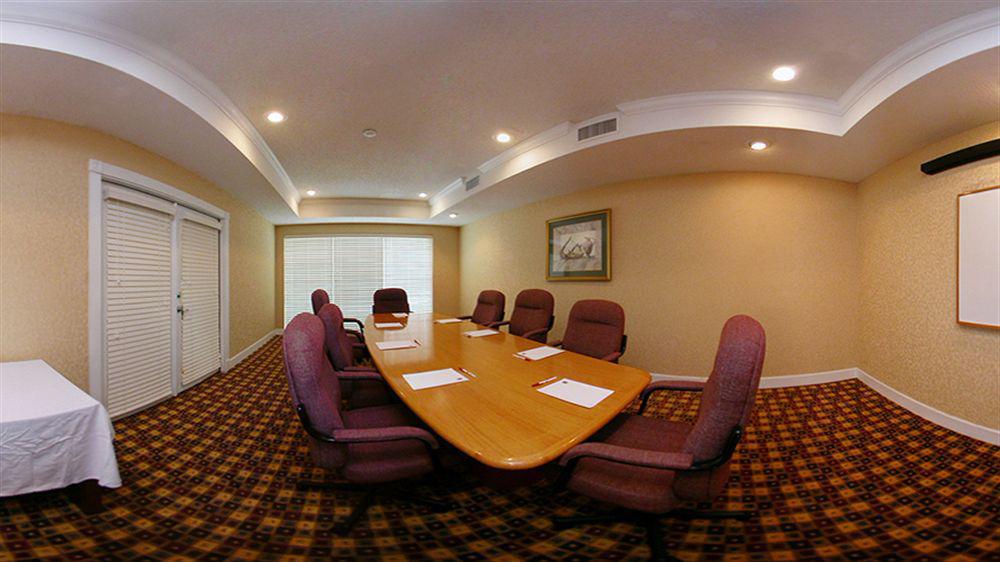 Quality Suites Irving-Las Colinas Екстер'єр фото